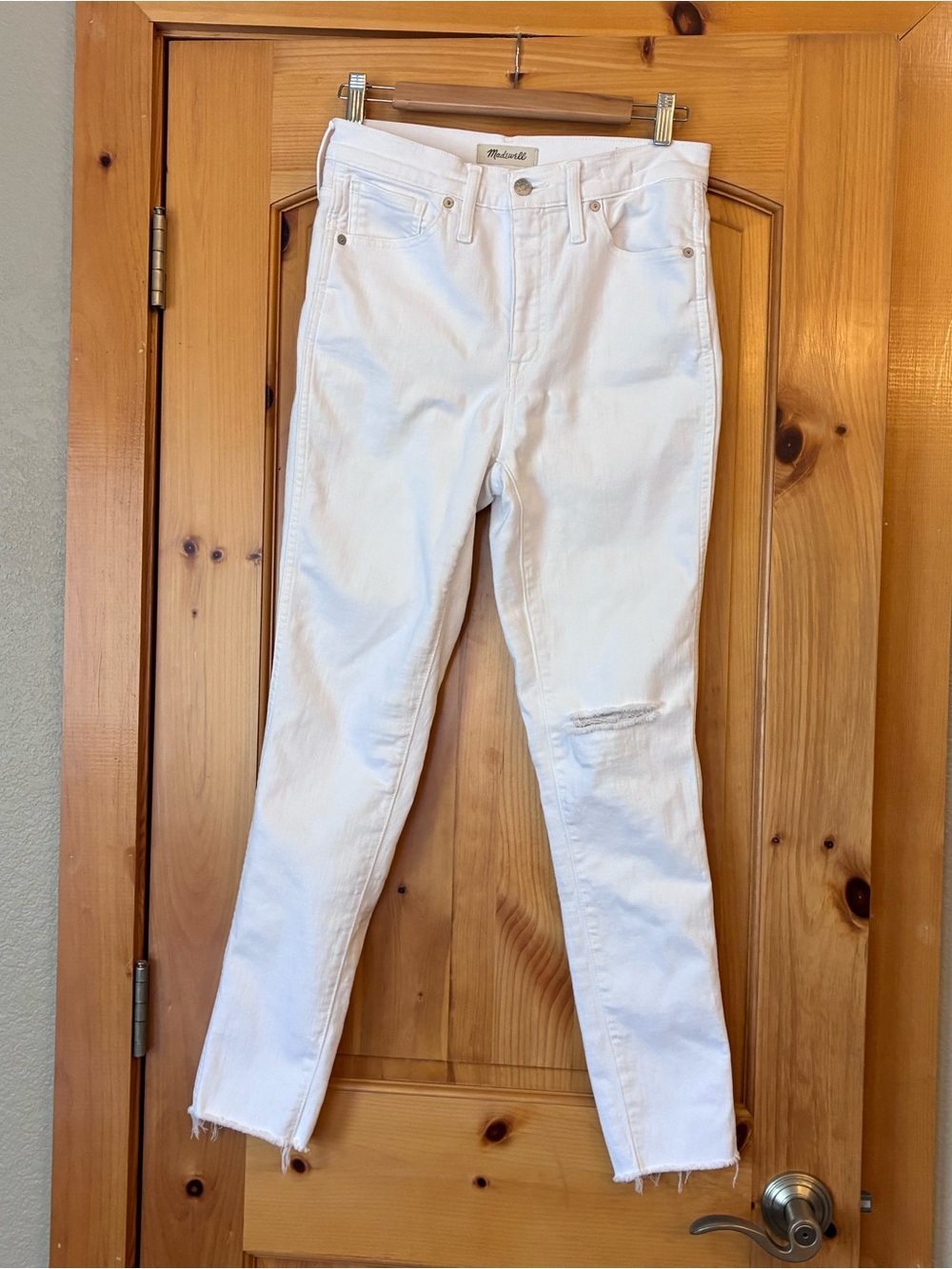 Madewell White Skinny Jeans with Distressed Knee